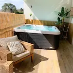 La Terrasse Enchantee, Romance, Cosy Et Jacuzzi アパート